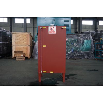 廠價直銷200L柴油發(fā)電機(jī)組專用油箱,發(fā)電機(jī)組油箱具有透明油標(biāo)、進(jìn)油口有閥關(guān)門控制、200升油箱回油在油泵油箱上部，柴油排污口在油箱的低部。