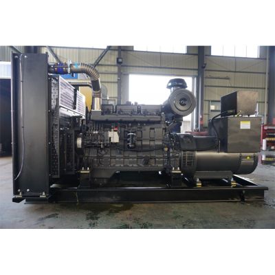 300kw申動柴油發(fā)電機組-申動6缸柴油機SD13G420D2柴油發(fā)電機組,缸徑/行程：135/150mm,柴油發(fā)電機組水冷發(fā)動機功率308KW,柴油發(fā)電機組配套馬拉松斯坦福發(fā)電機。廠價直銷歡迎選購：13773399855。