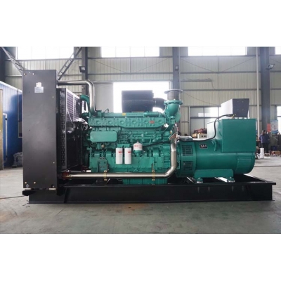 700KW玉柴柴油發(fā)電機(jī)組-玉柴6缸柴油機(jī)YC6TD1000-D30,柴油發(fā)電機(jī)組缸徑/行程：152/180mm,柴油發(fā)電機(jī)組水冷發(fā)動(dòng)機(jī)功率735KW,柴油發(fā)電機(jī)組配套馬拉松斯坦福發(fā)電機(jī)。廠價(jià)直銷歡迎選購(gòu)：13773399855。